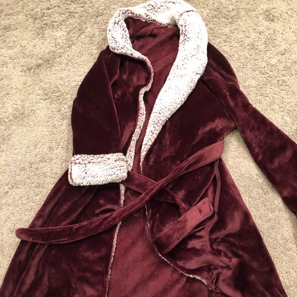 Furry Bathrobe - Picture 1 of 3